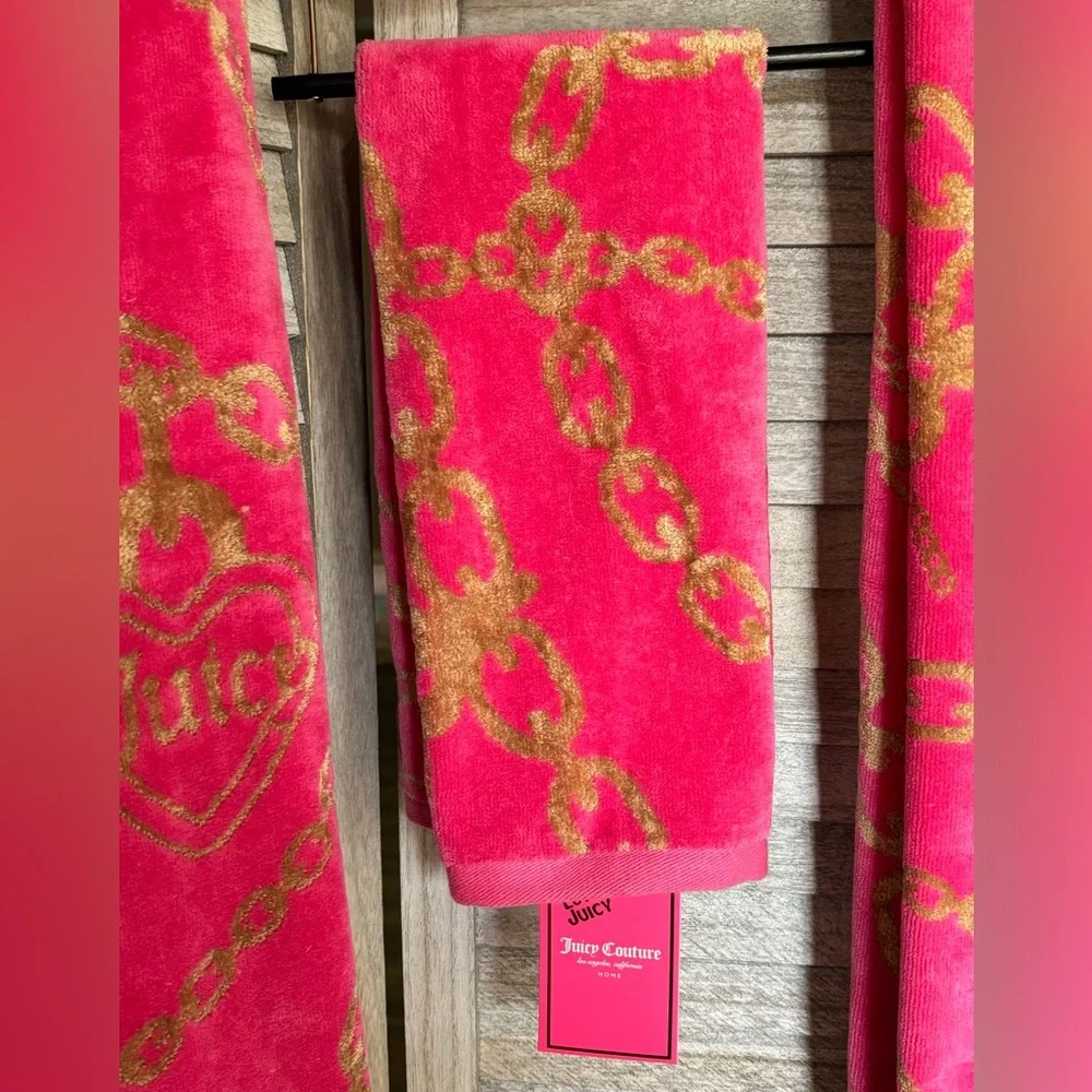 JUICY COUTURE Bath & Hand Towel Ensemble HOT PINK & METALLIC GOLD Heart & Chains